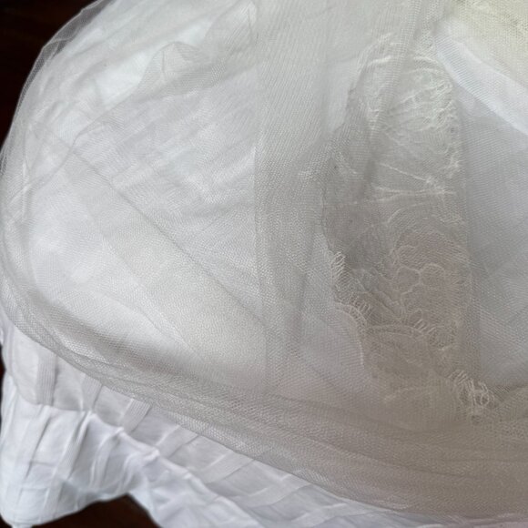 Cathedral-length, soft-white mantilla veil - Picture 8 of 14
